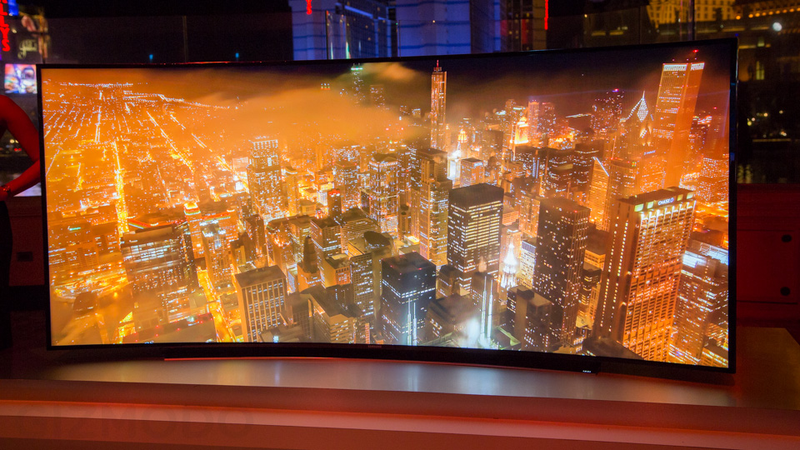 Illustration for article titled El impresionante televisor 4K curvado, gigante y flexible de Samsung
